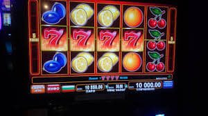 m9 slot ပလက်ဖောင်း VIP Sportsbook Football Betting MMK ဖြင့် ကစားနေသောမြင်ကွင်း